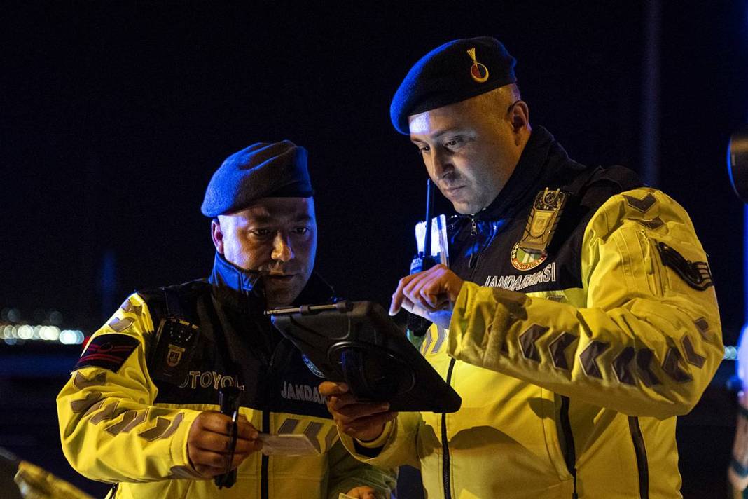 Modern radar sistemleri otoyollarda uçanı kaçanı anında tespit ediyor! 4 kademeli lazerlerle sürekli tarama yapılıyor 23